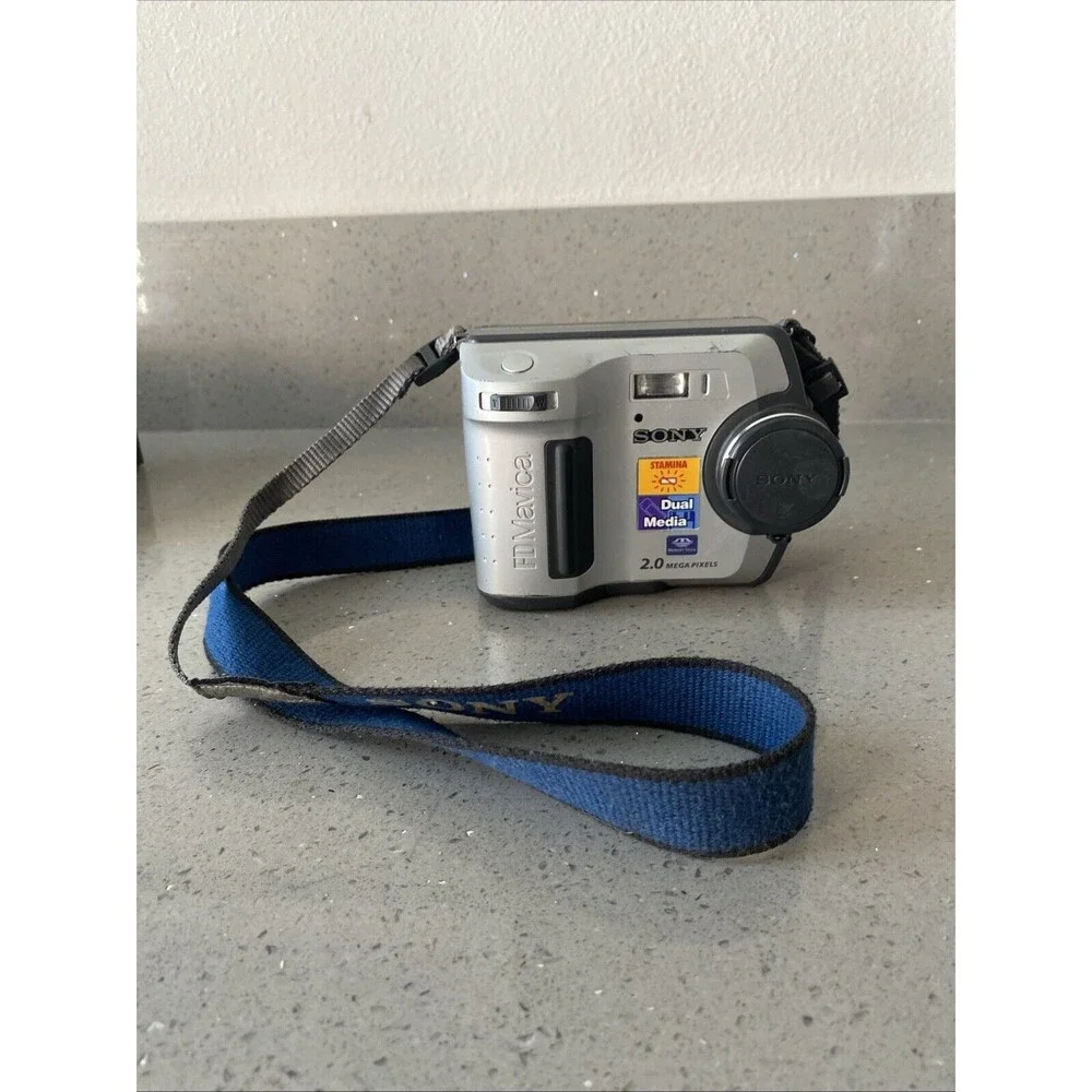 Sony FD Mavica Digital Camera MVC-FD200 No Battery - No Charger - Untested